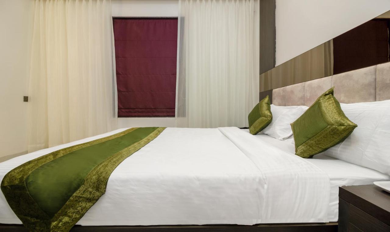 Hotel Oyster Suite Andheri West Mumbai  Buitenkant foto
